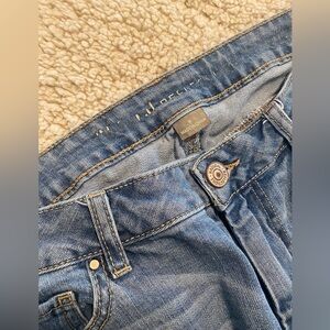 Boyfriend jeans light stretch in great condition very distressed